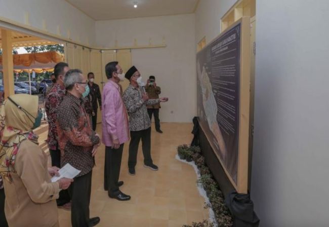 Gubernur DIJ disela peresmian balai budaya