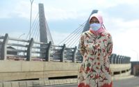 Bupati Batola Noormiliyani meninjau jembatan Alalak.jpeg