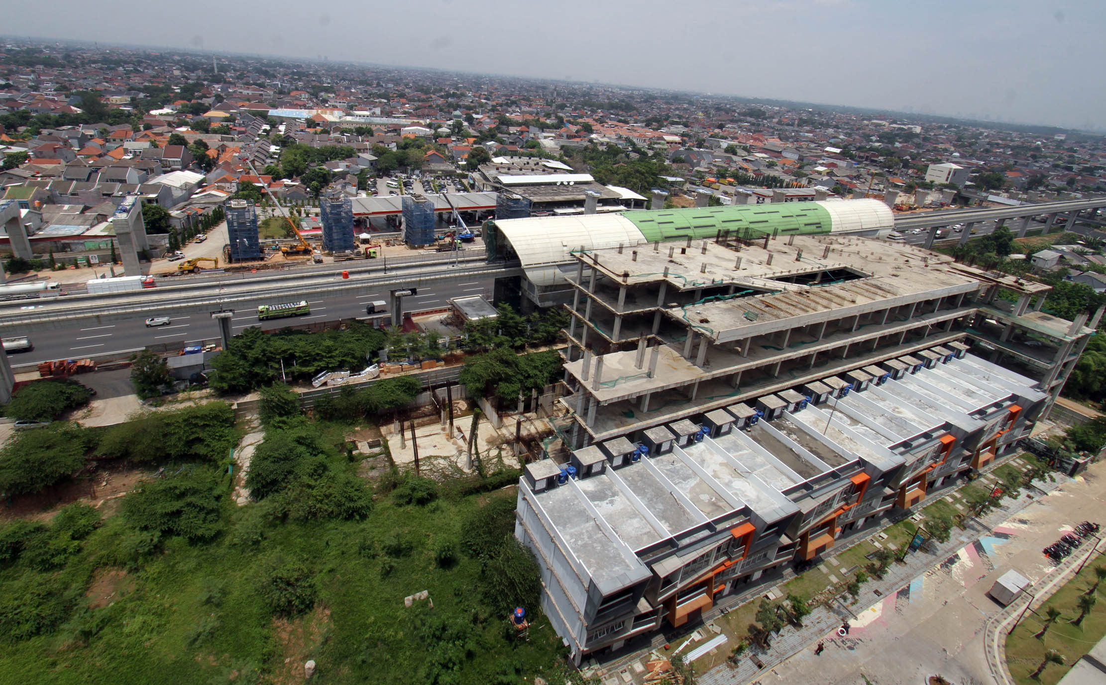 LRT City Jatibening merupakan salah satu dari 11 proyek hunian konsep Transit Oriented Development (TOD) yang sedang berjalan dari PT Adhi Commuter Properti (ADCP), pengembang properti terintegrasi dengan transportasi massal pertama dan terbesar di Indonesia. Foto : Panji Asmoro/TrenAsia