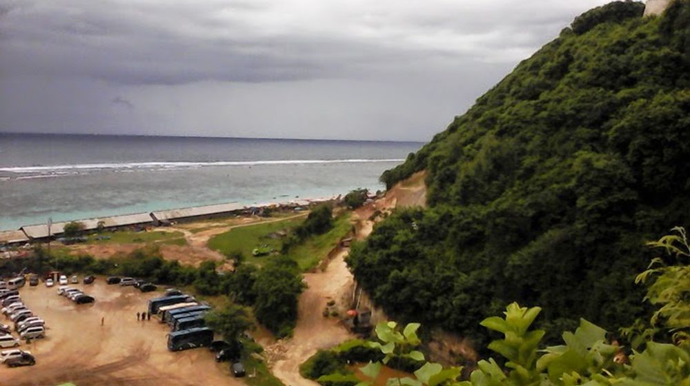 pantai pandawa.jpg