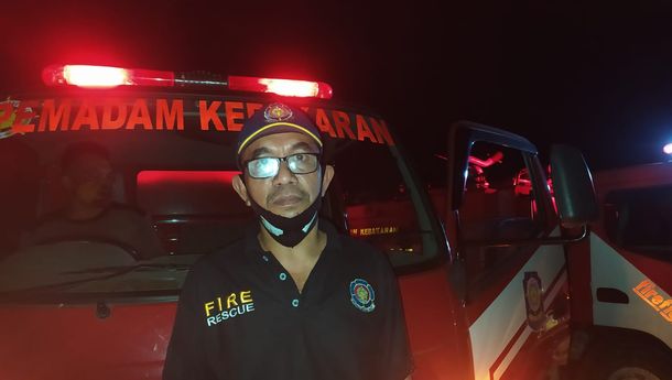 Petugas Damkar Manggarai Barat Berhasil Jinakkan Api di Lahan Kerangan