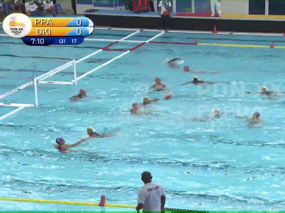Pertandingan polo air yang ditayangkan melalui aplikasi PON Live Stream. 