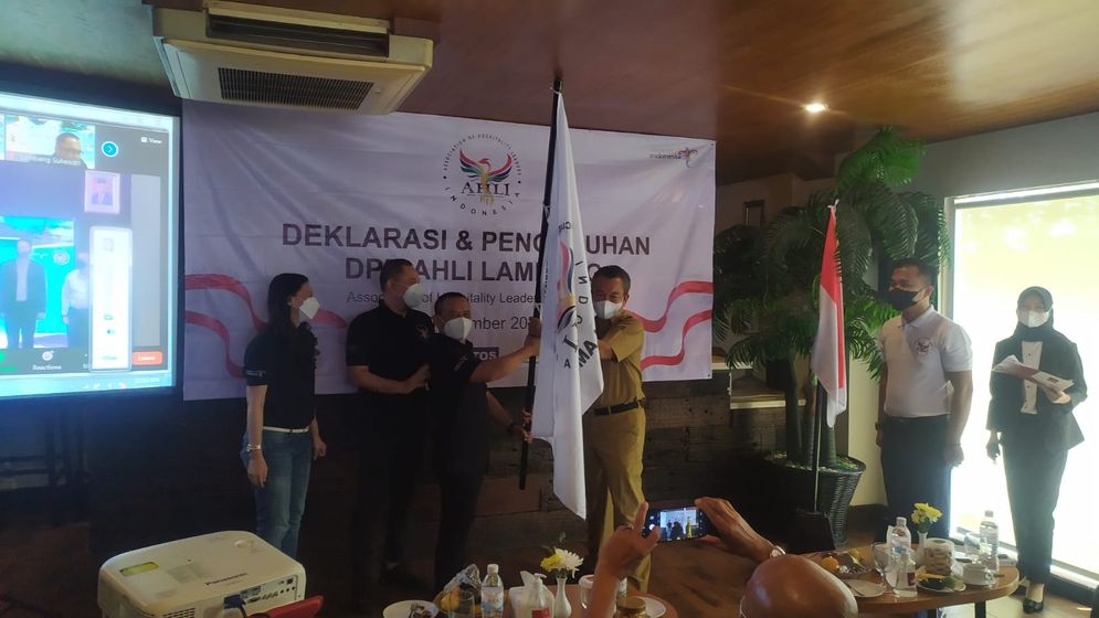 Deklarasi dan pengukuhan pengurus DPD Association Hospitality Leaders Indonesia (AHLI) Lampung di Emersia Hotel & Resort, Senin (27/9/2021). 