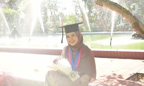 Diva Lulusan Doktor Termuda ITS.JPG