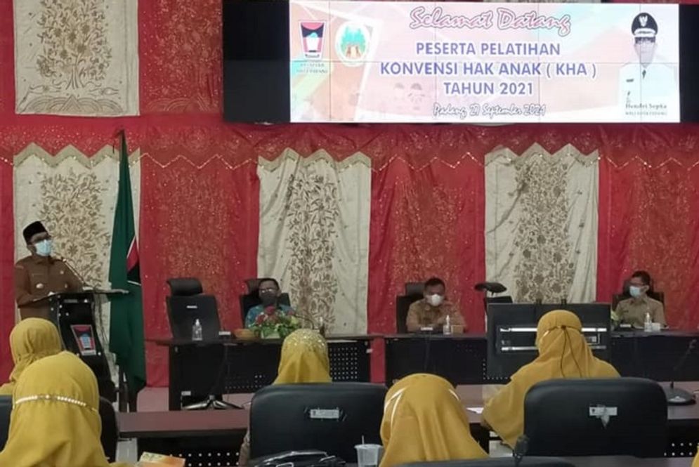 PELATIHAN HAK ANAK PEMKO PADANG.jpg