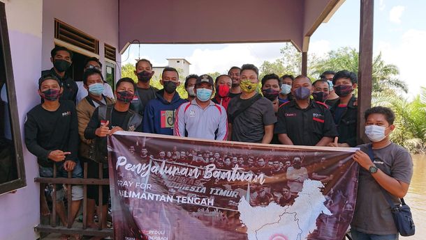 Tim Tagana KITA Sampit  Dermakan 21  Juta Rupiah untuk Korban Banjir Bandang di Kalteng