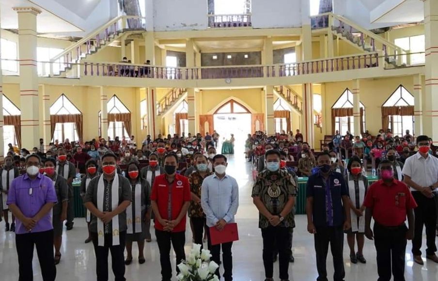Bupati Minahasa Utara, Joune Ganda dilantik Ketua Umum Panitia Konsultasi Tahunan Remaja GMIM. (Foto:Istimewa)