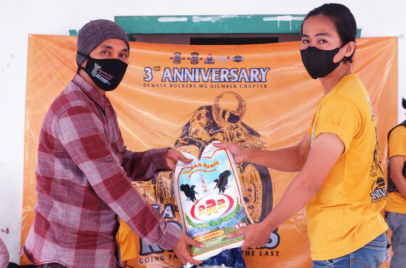 Komunitas anak motor Dewata Rockers MG Jember dalam sebuah kegiatan sosial beberapa waktu lalu