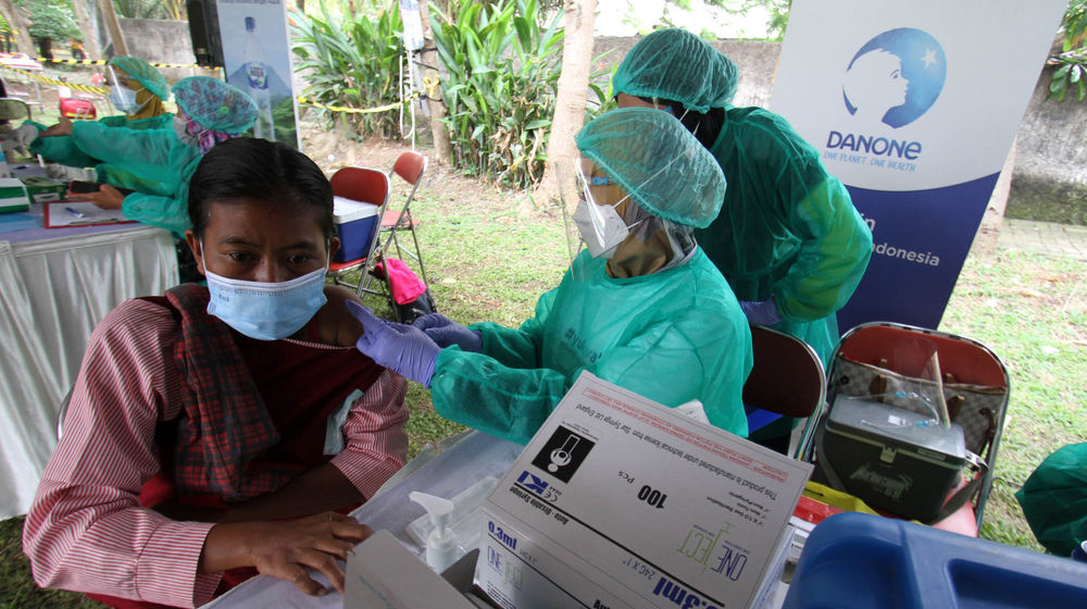 Vaksinasi Pemulung Rawakucing - Panji 1.jpg