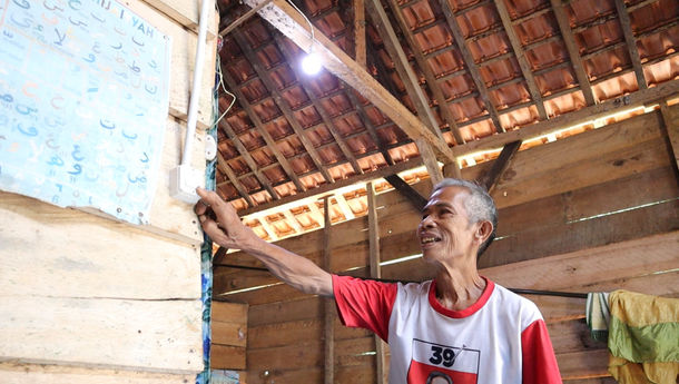 PLN Nyalakan Ratusan Rumah Warga Pekon Marang Pesisir Barat