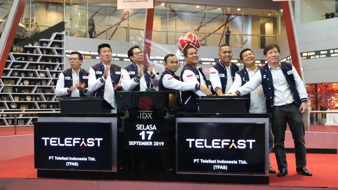 Direksi PT Telefast Indonesia Tbk (TFAS) saat pencatatan perdana saham di Main Hall Bursa Efek Indonesia, Jakarta, 17 September 2019. 