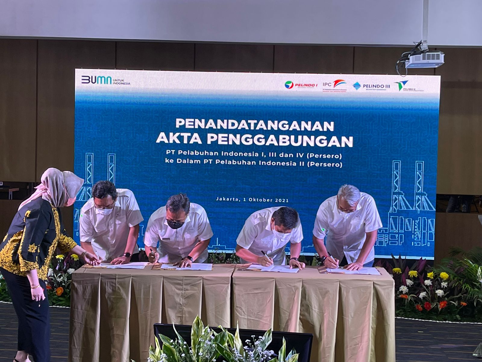 Indonesia Kendaraan Terminal (IPCC) teken kontrak dengan Plindo terkait kegiatan operasi di Pelabuhan Belawan /Dok Kementerian BUMN