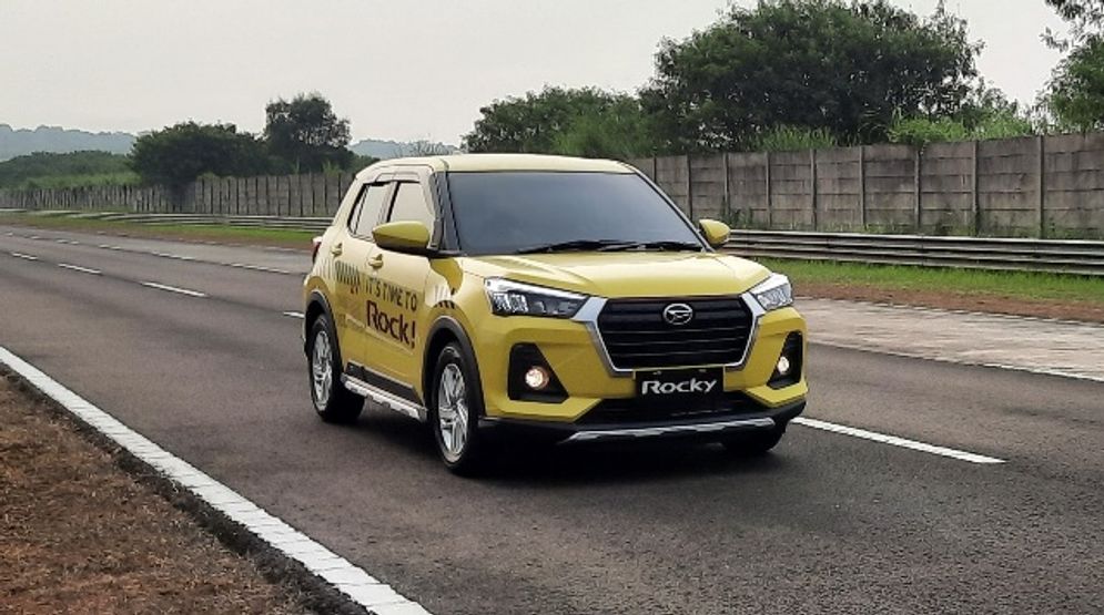 LULUS UJI TES: Daihatsu Rocky 1.2L telah melewati serangkaian uji tes jalan dengan beragam 24 kondisi jalan di Indonesia, terbukti memberikan performa, serta efisiensi bahan bakar terbaik di kelasnya. (foto: ist/lyfebengkulu.com)