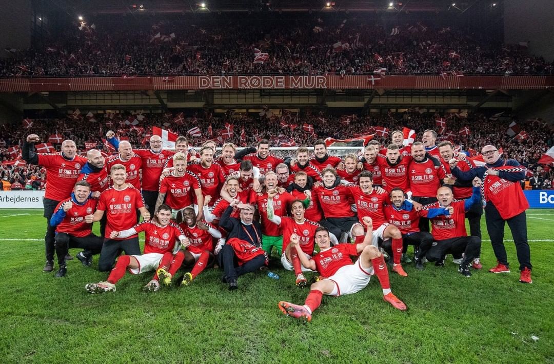 Timnas Denmark merayakan kemenangan atas Timnas Austria.