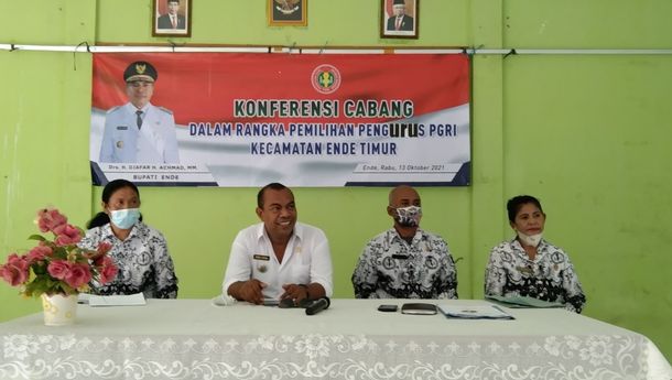 Camat Ende Timur Fasilitasi Konfercab Pemilihan Badan Pengurus PGRI Kecamatan Ende Timur Periode 2021-2025