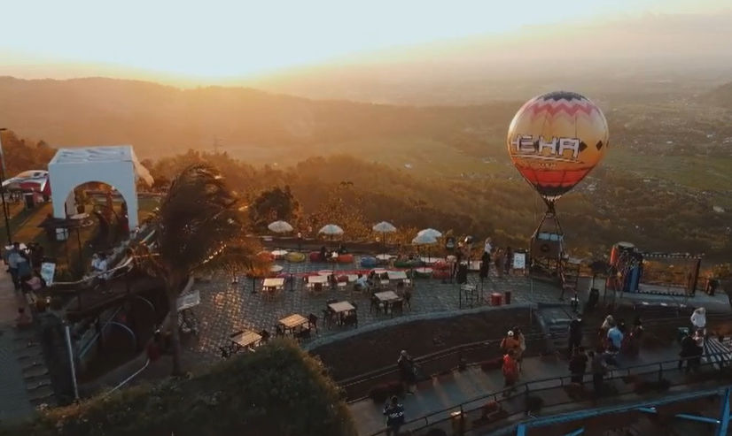 Heha Sky View, merupakan salah satu tempat wisata di Jogja yang baru dan instagramable.