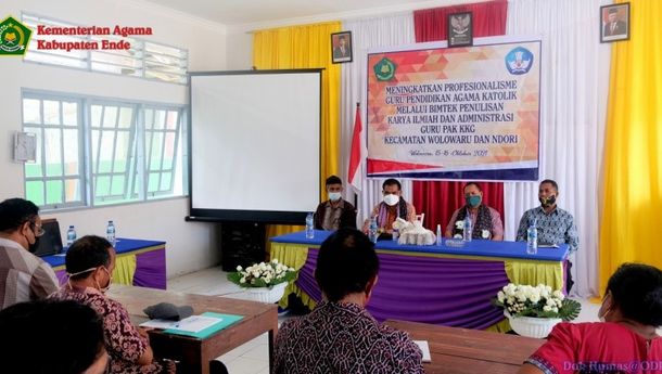 Kakanmenag Ende kepada KKG PAKat Wolowaru: 'Belajarlah dari Jarum dan Benang, Jangan dari Gunting dan Kertas'