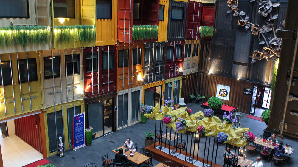 Sensasi Menginap Di Kontainer Bekas - Panji 1.jpg