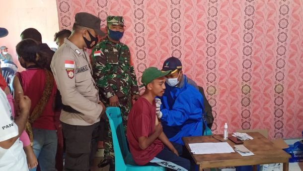 Cegah Covid-19, Polsek Satarmese Laksanakan Vaksinasi Tahap I di Dua Kecamatan