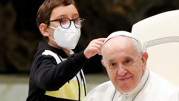 Mengharukan, Bocah Cacat Mental Meminta 'Solideo' dari Paus Fransiskus