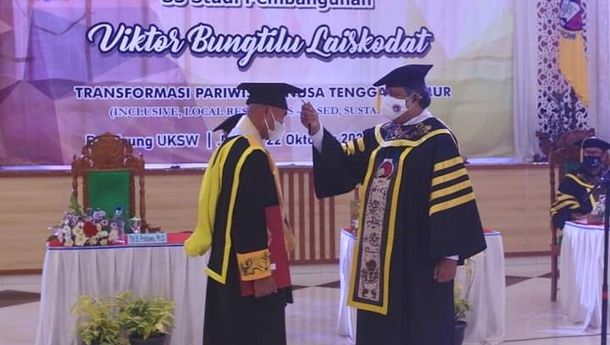 Gubernur NTT, Viktor B. Laiskodat Raih IPK 3,92 dalam Sidang Terbuka Promosi Doktor