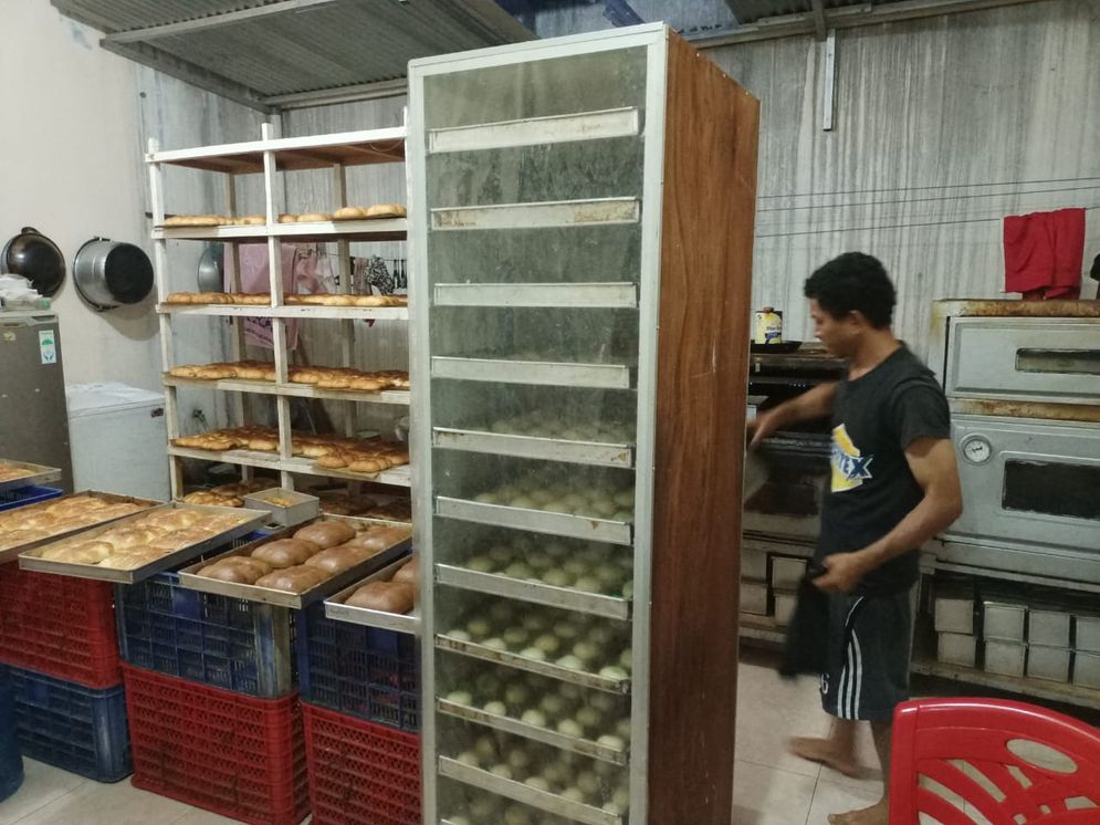 Maksmus Feri dan Pabrik Roti di Sentani.jfif