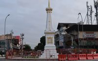tugu jogja malioboro.jpg