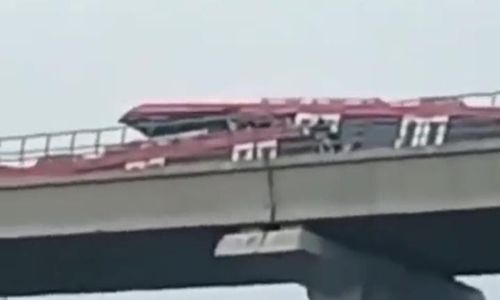 Penampakan uji coba LRT Jabodebek yang bertabrakan.