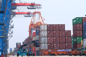 Neraca Perdagangan Surplus .jpg