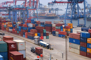 Neraca Perdagangan Surplus .jpg