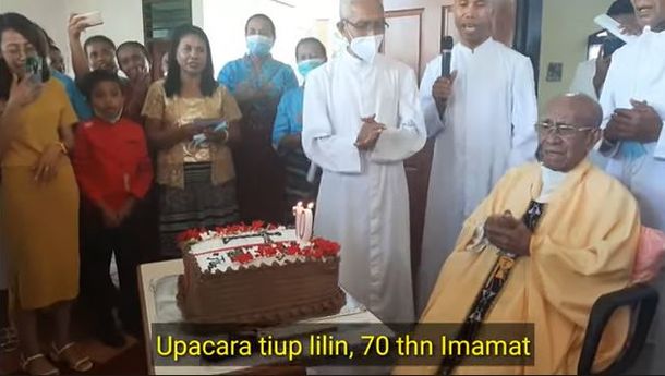 Pater Alex Beding SVD,   Pastor Paling Senior di Flores dan NTT Rayakan 70 Tahun Imamatnya