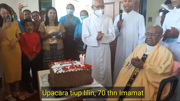 Pater Alex Beding SVD,   Pastor Paling Senior di Flores dan NTT Rayakan 70 Tahun Imamatnya