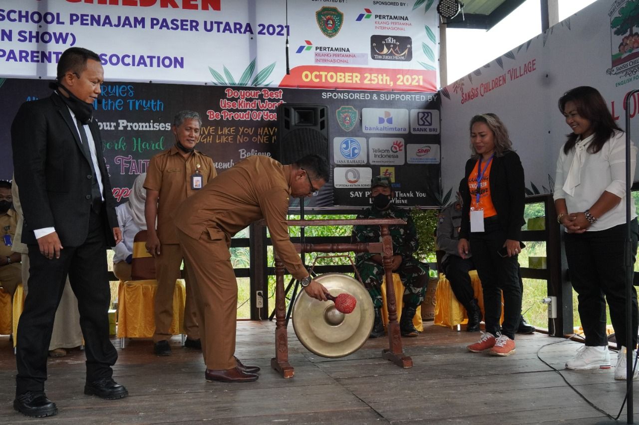 Pertamina melalui PT Kilang Pertamina Internasional (KPI) Unit Balikpapan bekerjasama dengan Yayasan Sansis Children mengadakan Kompetisi Bahasa Inggris se Kabupaten Penajam Paser Utara dibuka, Selasa (26/10/2021)