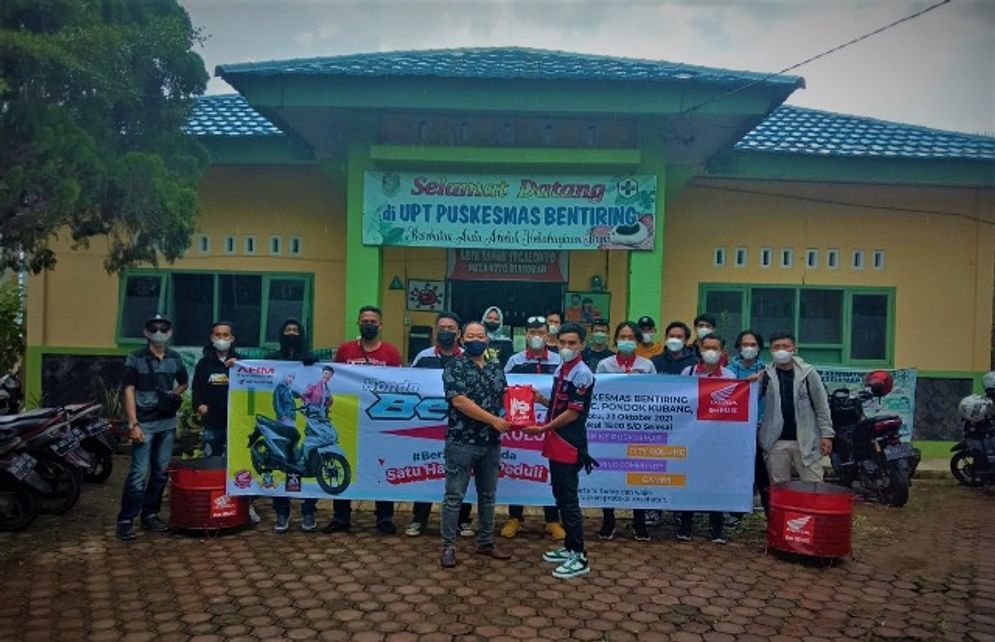 BANTUAN: Dalam rangka ikut memberikan dukungan kepada petugas layanan kesehatan, Honda BeAT Day 2021 dikemas dengan kegiatan penyaluran bantuan. (foto: ist/lyfebengkulu.com)