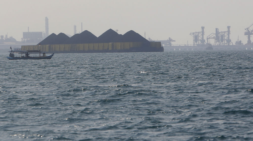 Kapal Tongkang Batubara .jpg