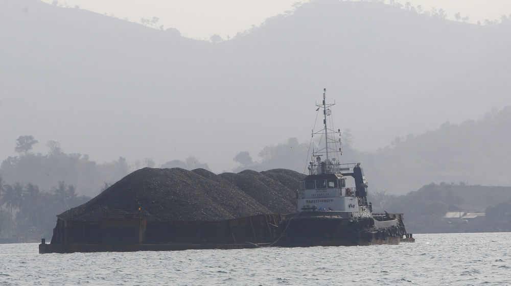 Kapal Tongkang Batubara .jpg