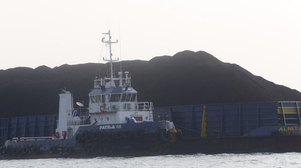 Kapal Tongkang Batubara .jpg