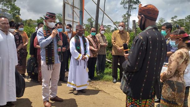 Galeri Foto Acara Penjemputan Imam Baru, RD Ignasius Azevedo Viarez di Paroki St. Klaus Kuwu, Manggarai