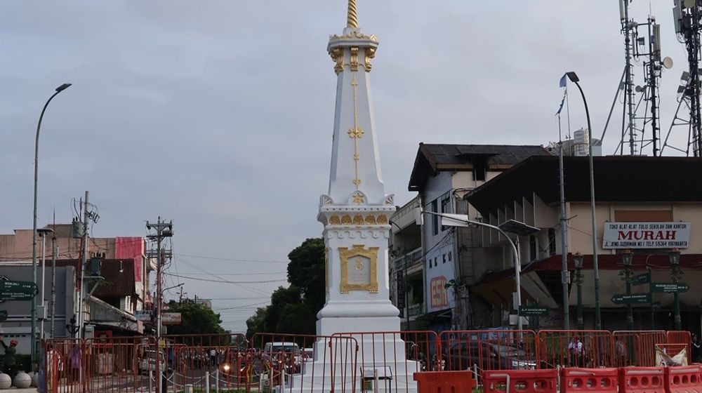 tugu jogja malioboro.jpg