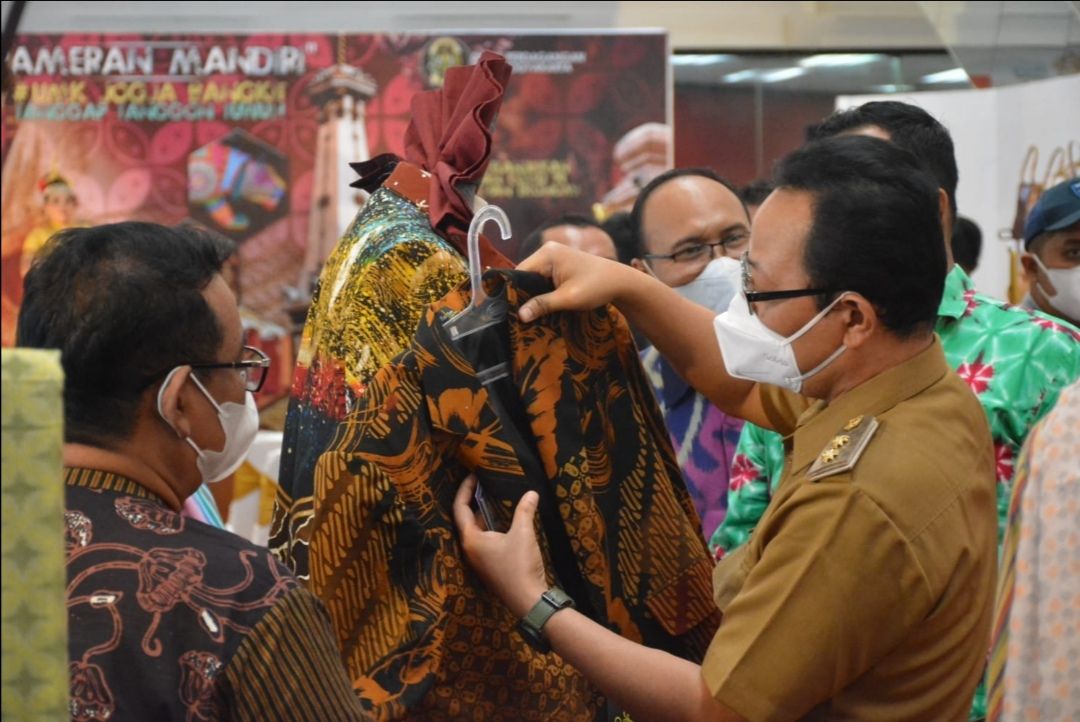 Pemerintah Kota Yogyakarta melalui Dinas Perdagangan Kota Yogyakarta menggandeng para pelaku Usaha Mikro Kecil (UMK) untuk memasarkan produk di mal besar.