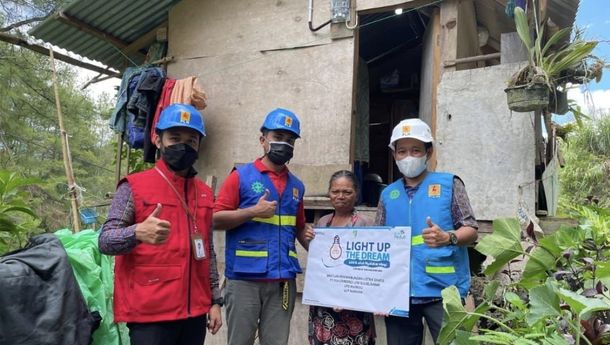 Donasi Pegawai PLN se-Indonesia Wujudkan Mimpi 1.629 Keluarga Dapatkan Listrik