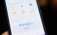 Warga mengakses aplikasi teknologi monitoring kesehatan anak PrimaKu PT Cipta Medika Informasi (PrimaKu), di Jakarta. Foto: Ismail Pohan/TrenAsia