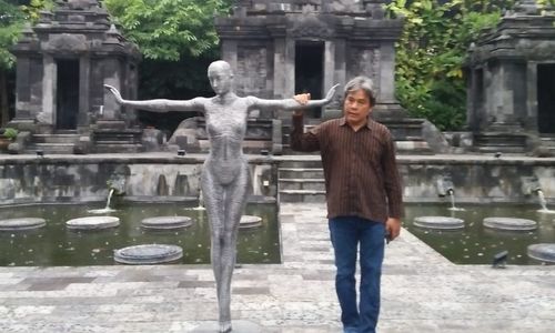 Seniman Timbul Raharjo menggelar pameran .jpeg