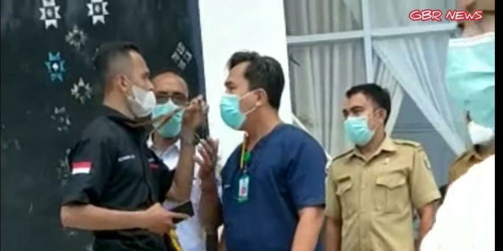 Oknum dokter beradu mulut dengan jurnalis Transtv45 di Labuan Bajo