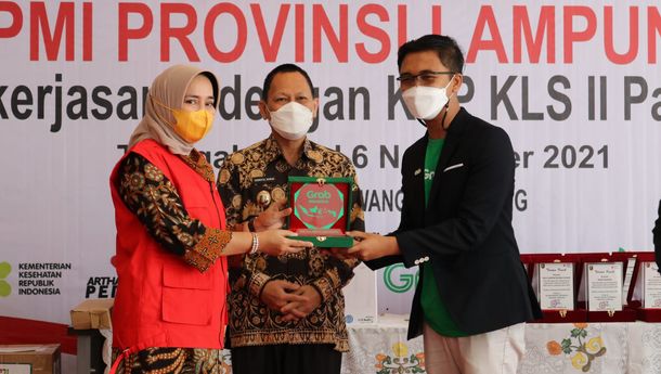 PMI Lampung Terima Bantuan Alat Kesehatan dari Grab Indonesia