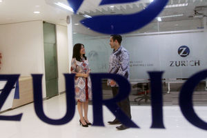 Peluncuran Zurich Asuransi Indonesia - Panji 2.jpg