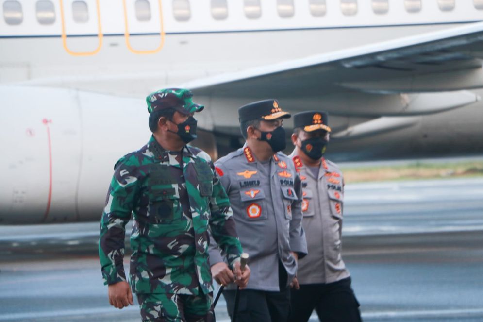 Kapolri, Jenderal Polisi Listyo Sigit Prabowo dan Panglima TNI, Marsekal Hadi Tjahyanto tiba di Labuan Bajo, Jumat, 05 November 2021.