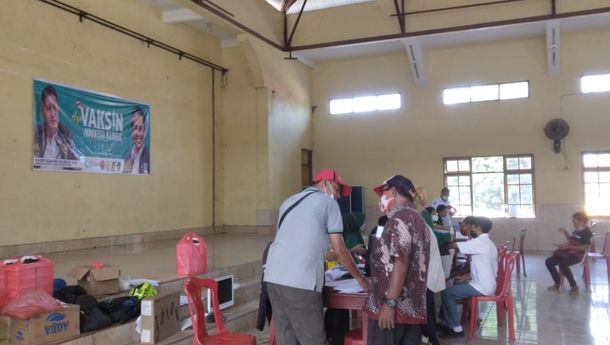 Dipo Centre Dan DPC PKB Kabupaten Ende Gelar Vaksinasi Massal di Aula Mautapaga