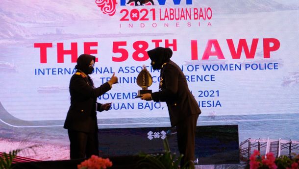 AKBP Rita Wulandari Terima Penghargaan dari International Association Of Women Police 