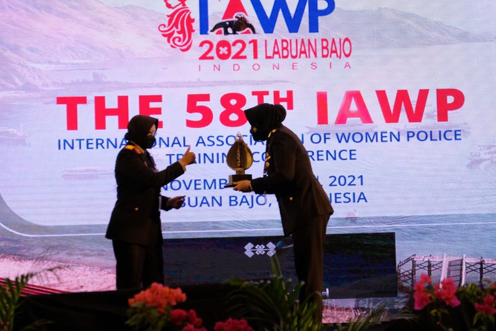 AKBP Rita Wulandari Terima Penghargaan Internasional dari IAWP